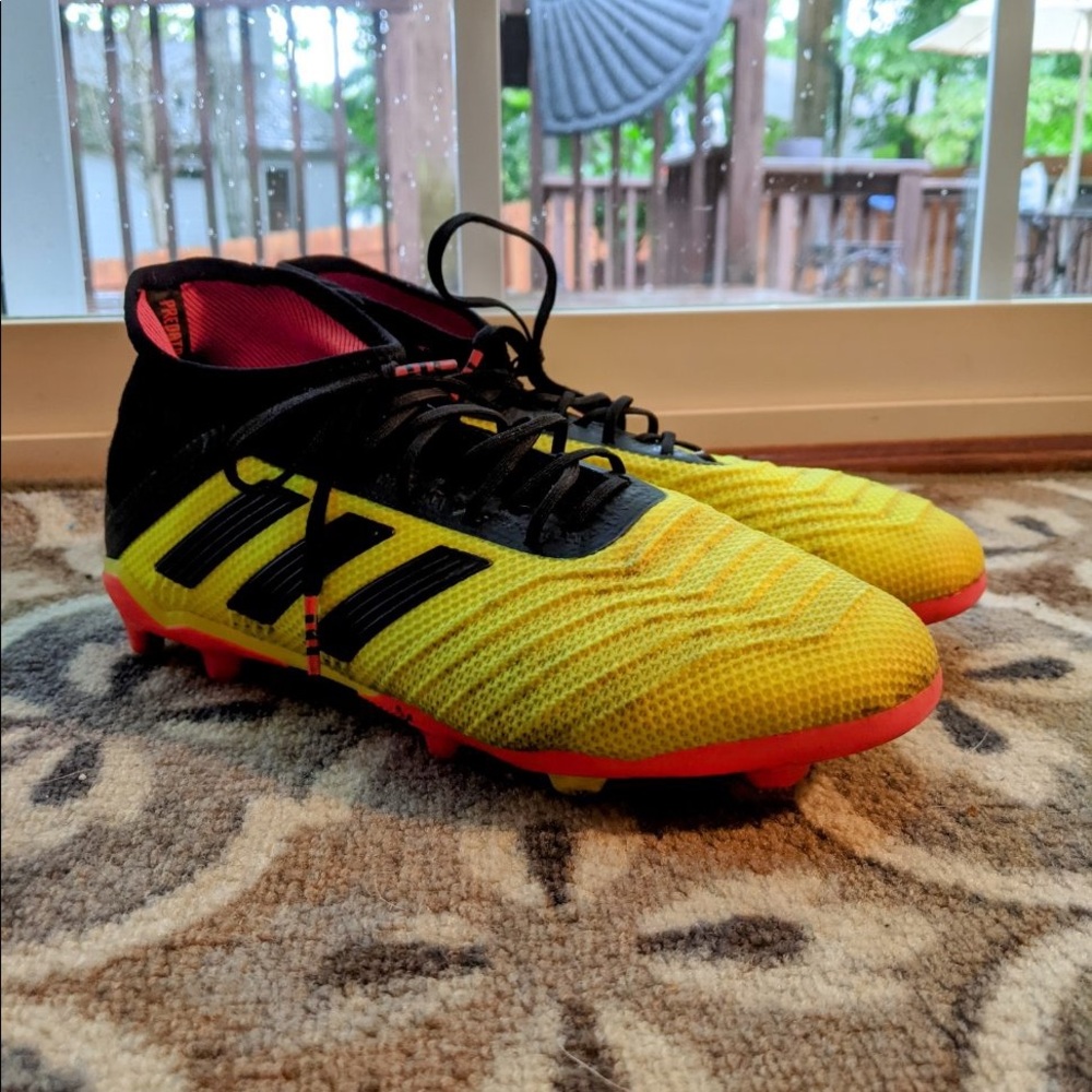 Adidas kids predator yellow/black cleats size 6